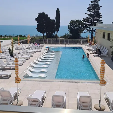 דירה скайлайн 58 וארנה